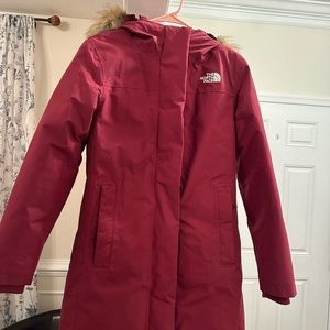 Women’s North Face Arctic Parka 550